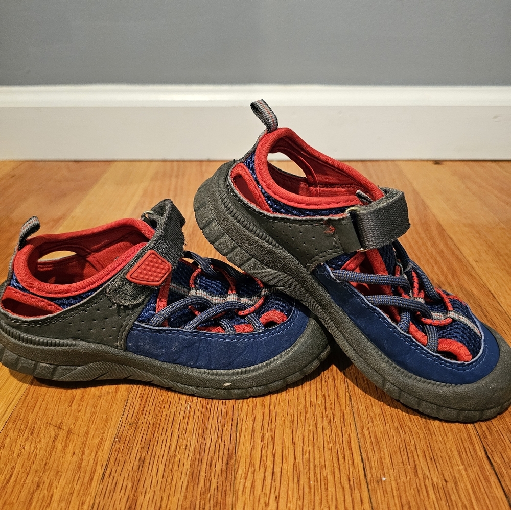 OshKosh water shoes